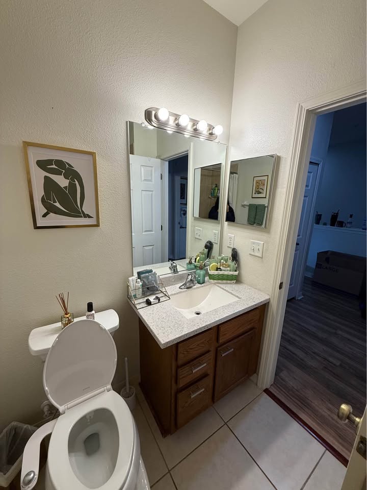 Full bathroom with tub/shower combo